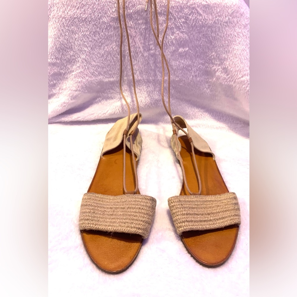 Ecote Namid Natural Lace Up Sandle
PREOWNED/USED
Ecote